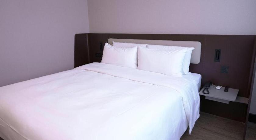 Hanting Hotel Beijing Wangfujing Exterior photo